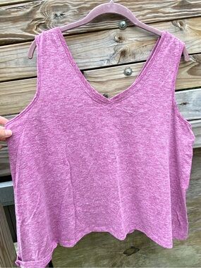 Torrid Women's Pink Light and Flowy V-Neck Sleeveless Top Size 0/ Large